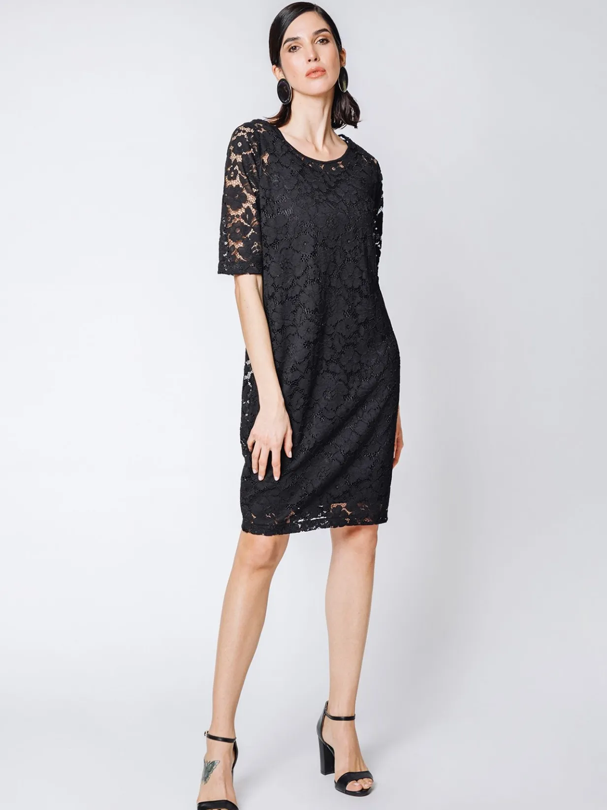 Abito in pizzo macramé NERO
