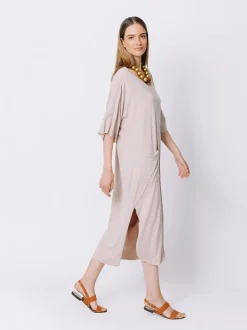 Abito over con inserti di chiffon