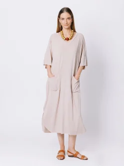 Abito over con inserti di chiffon