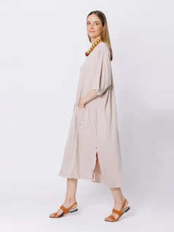 Abito over con inserti di chiffon
