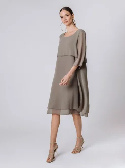 Abito svasato in doppio strato di chiffon