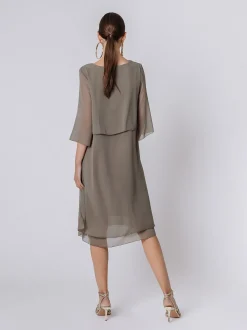 Abito svasato in doppio strato di chiffon