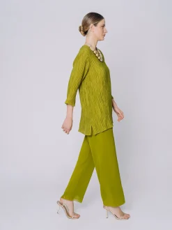 Blusa con lavorazione a rilievo