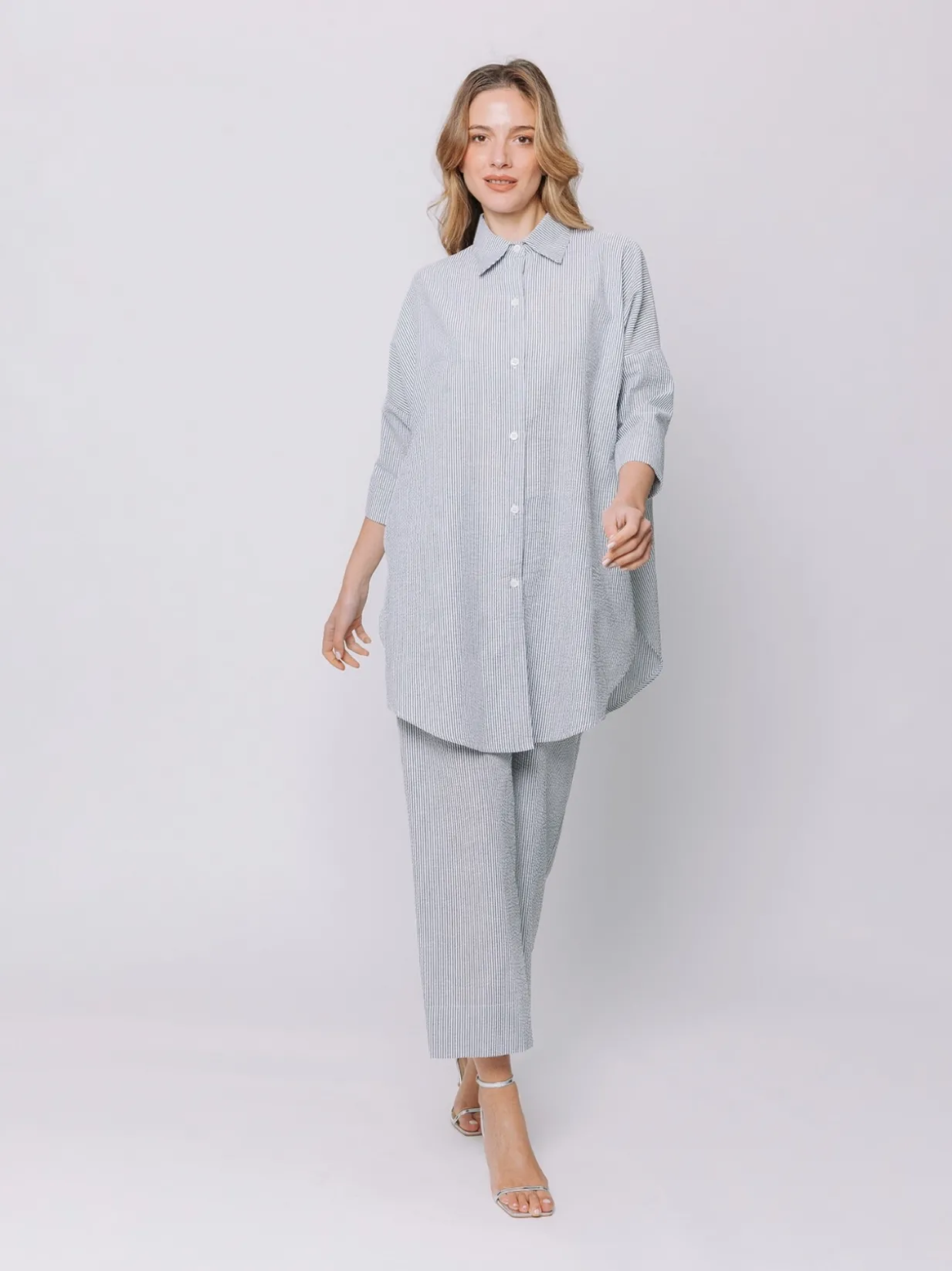 Camicia oversize in seersucker a righe