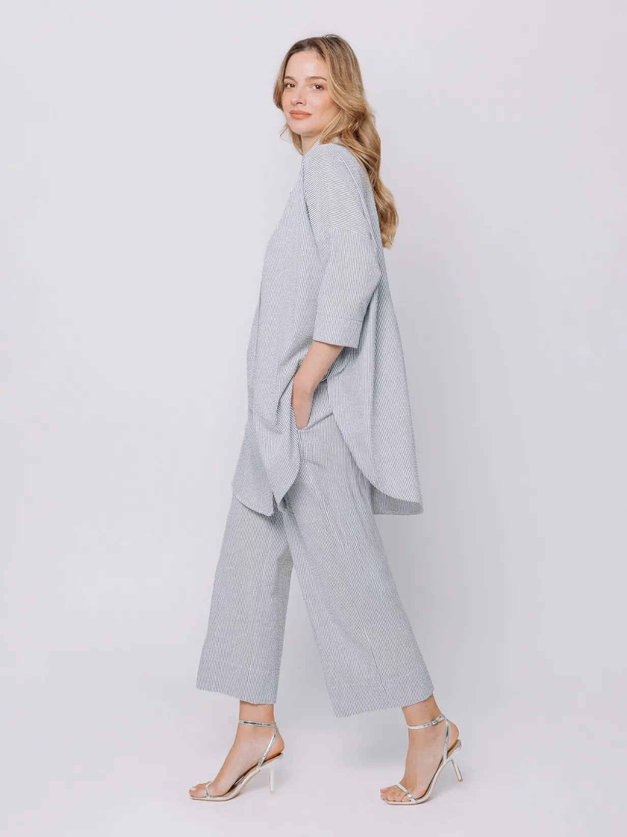Camicia oversize in seersucker a righe