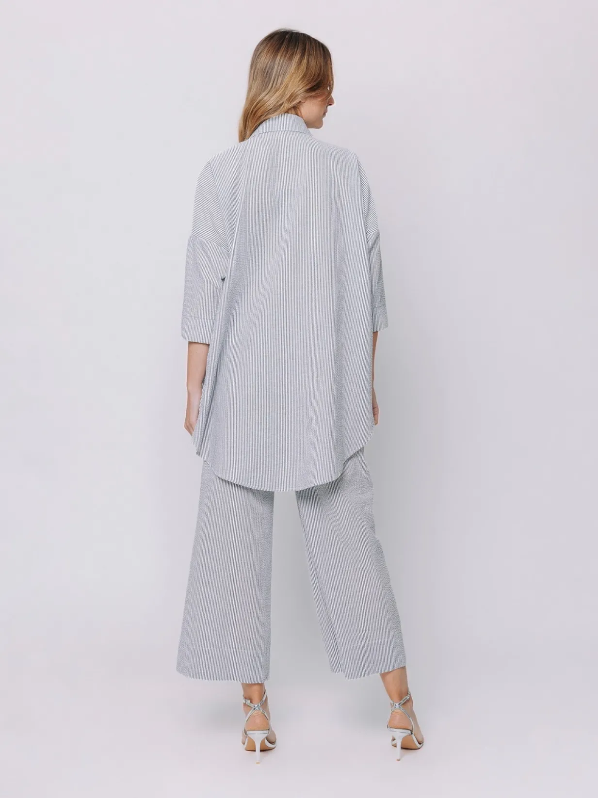 Camicia oversize in seersucker a righe