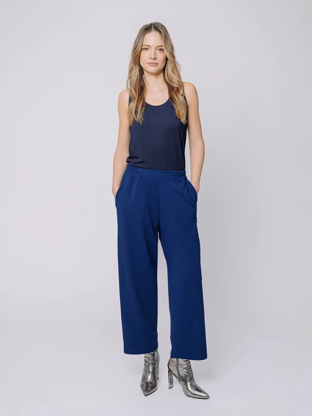 Pantaloni in crepe affusolati