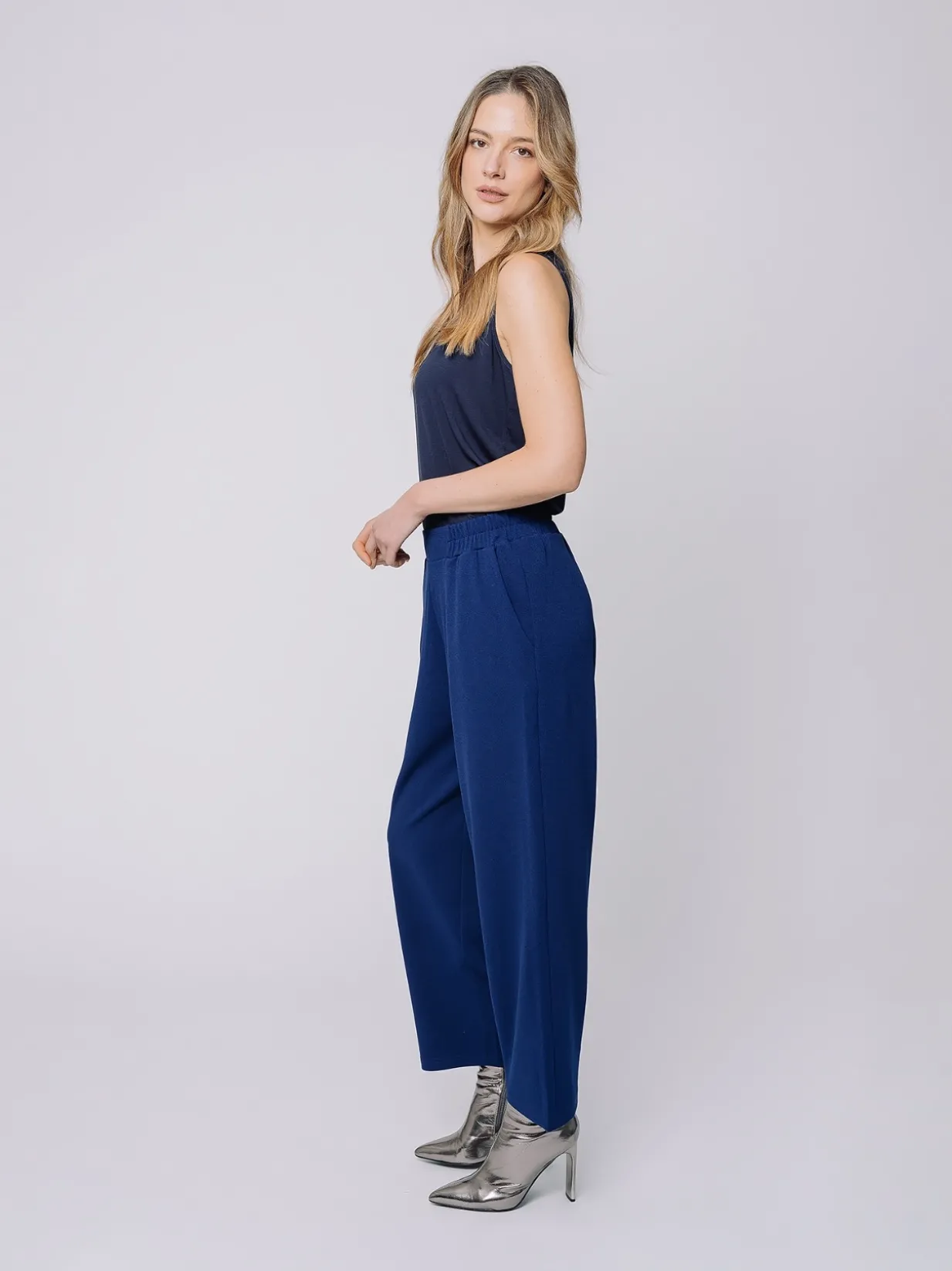 Pantaloni in crepe affusolati