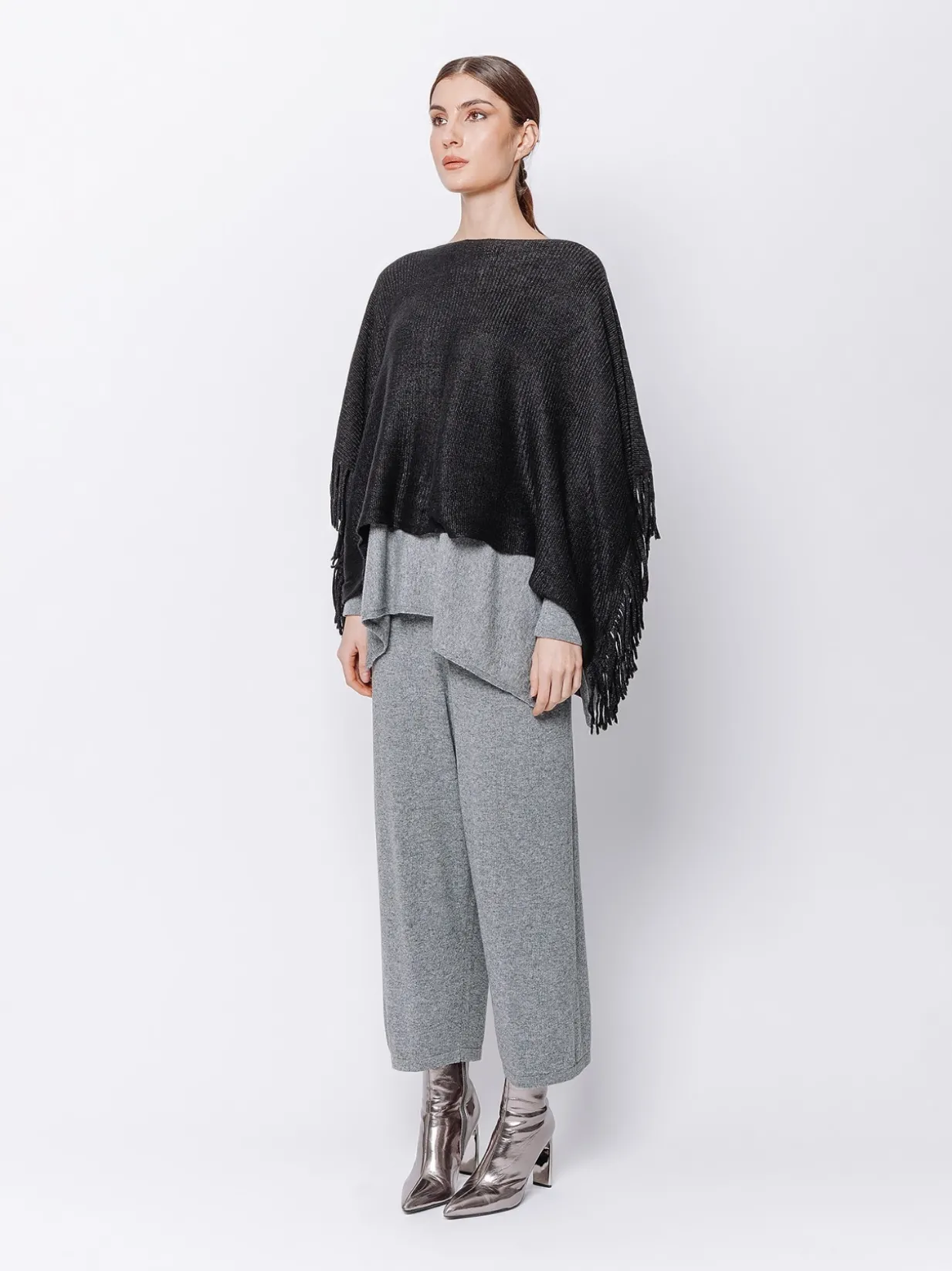 Poncho in maglia con frange