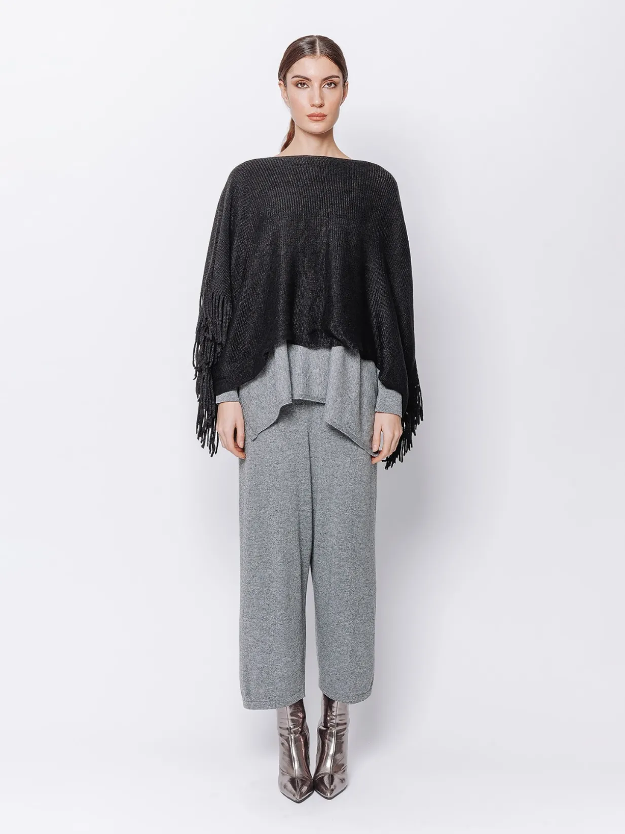 Poncho in maglia con frange