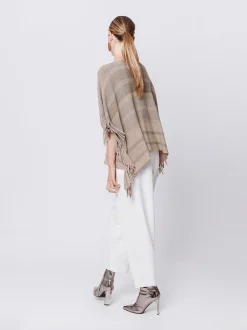 Poncho in maglia con frange