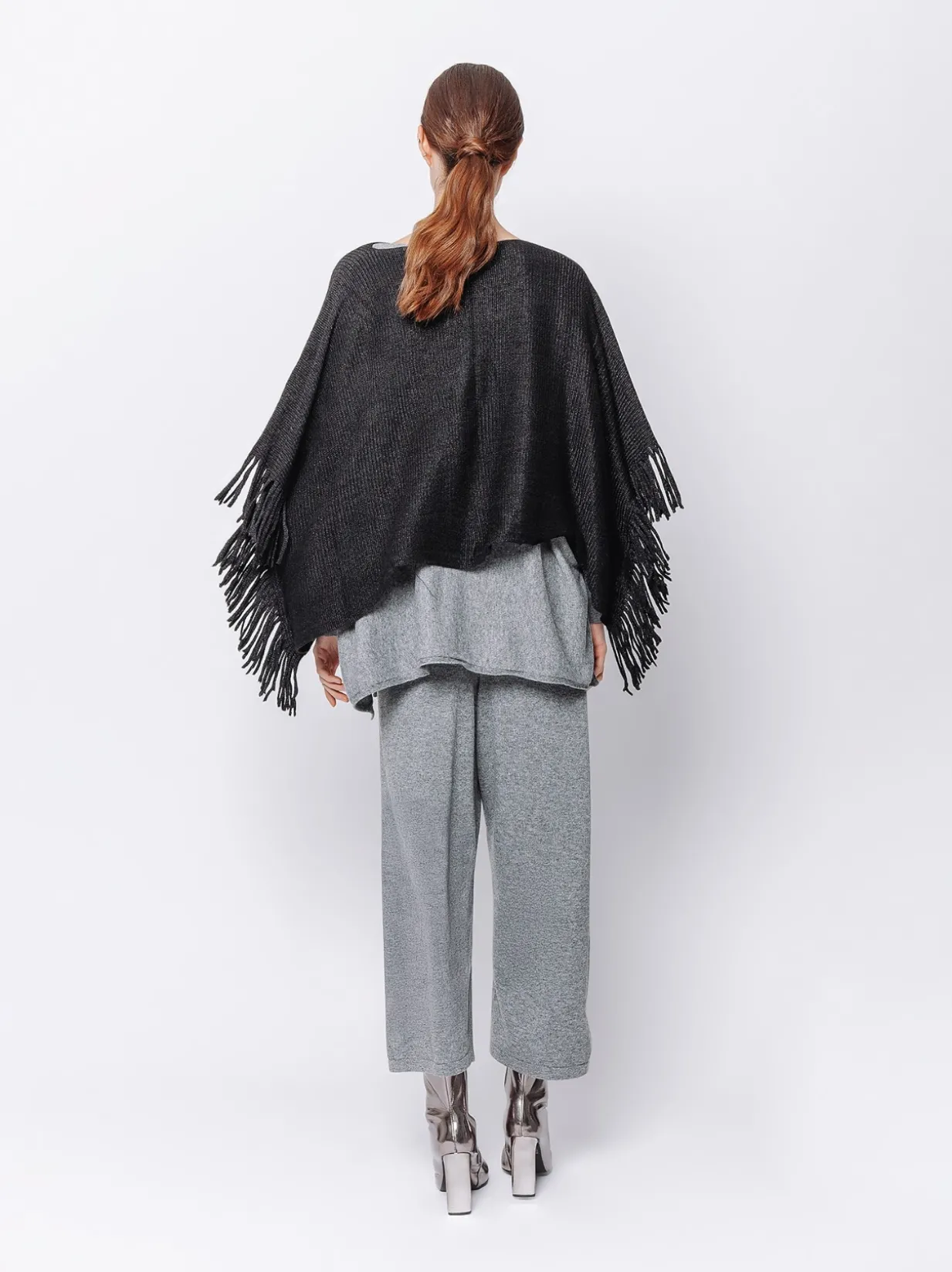 Poncho in maglia con frange