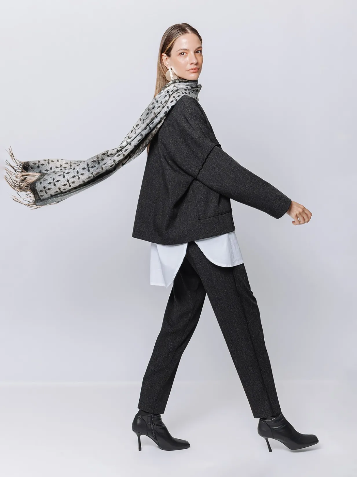 Sciarpa Jacquard con Motivo Geometrico e Frange