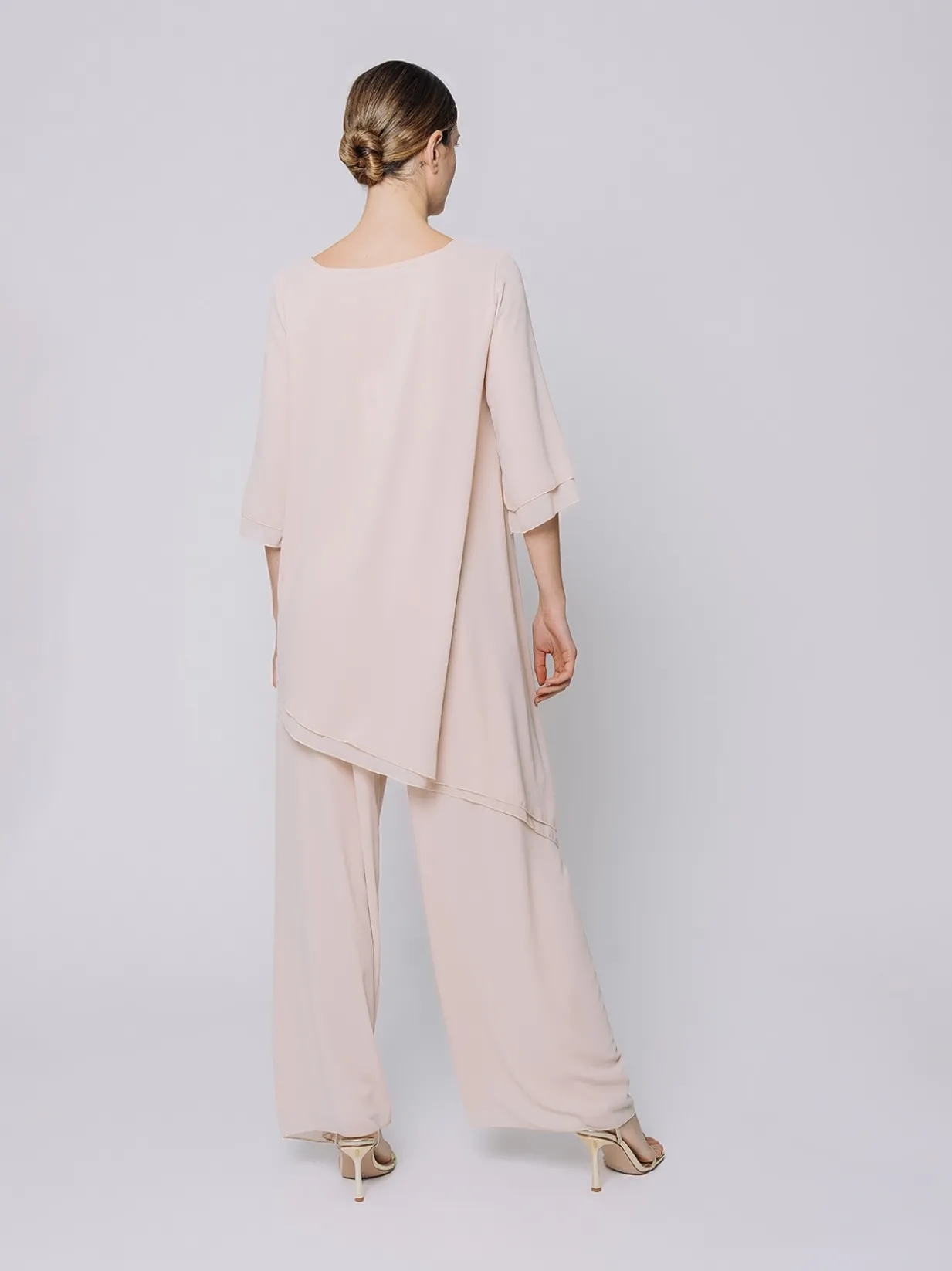 T-shirt asimmetrica in chiffon