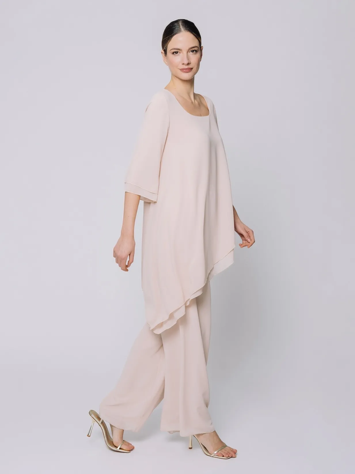 T-shirt asimmetrica in chiffon