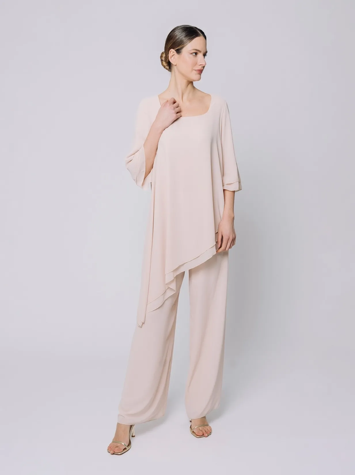 T-shirt asimmetrica in chiffon